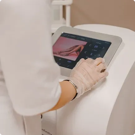 ¿En qué consiste la<em>reducción mamaria</em>?